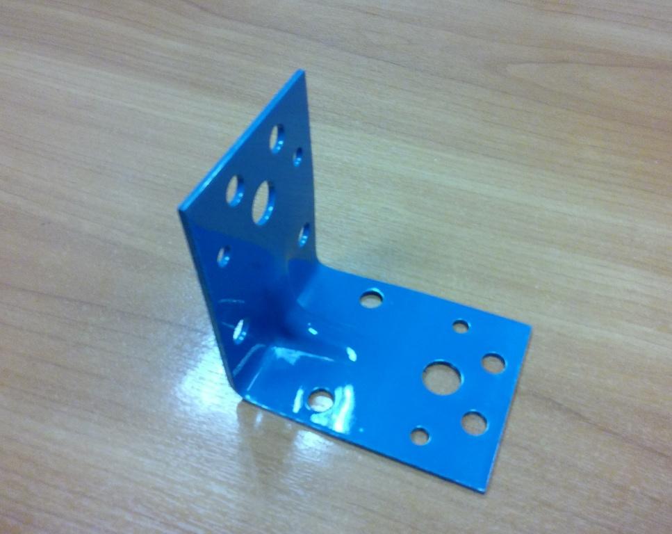 Окрашенный крепежный уголок KUU